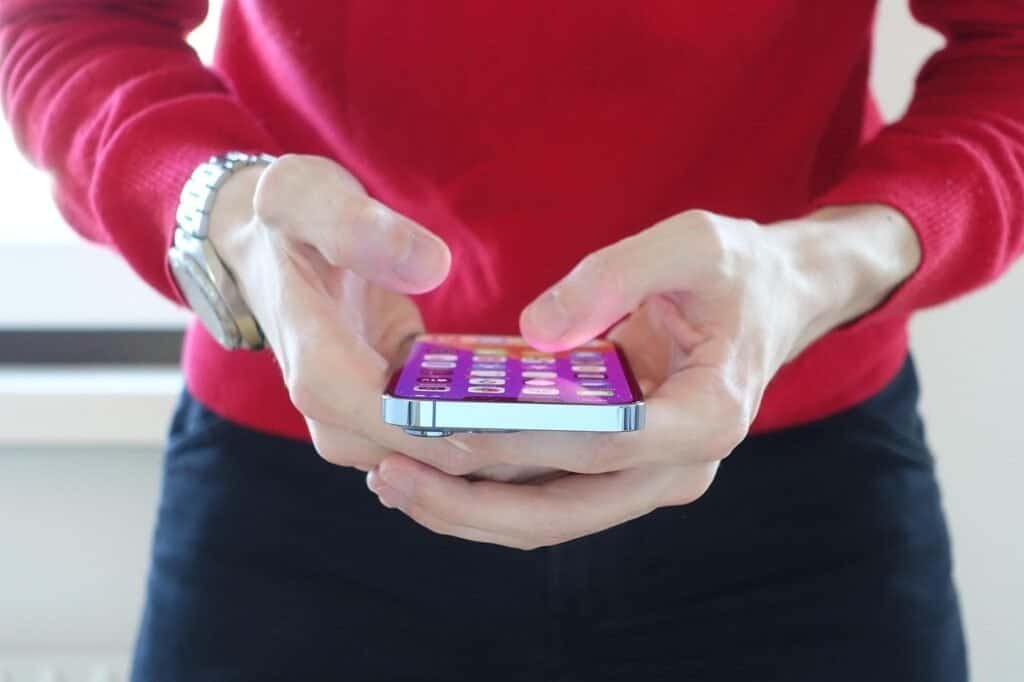 The Digital Trap: How Dopamine Keeps You Hooked 1 dopamine hit with addiction, dopamine and screen addiction, cure for porn addiction, cure for gaming addiction, dopamine detox