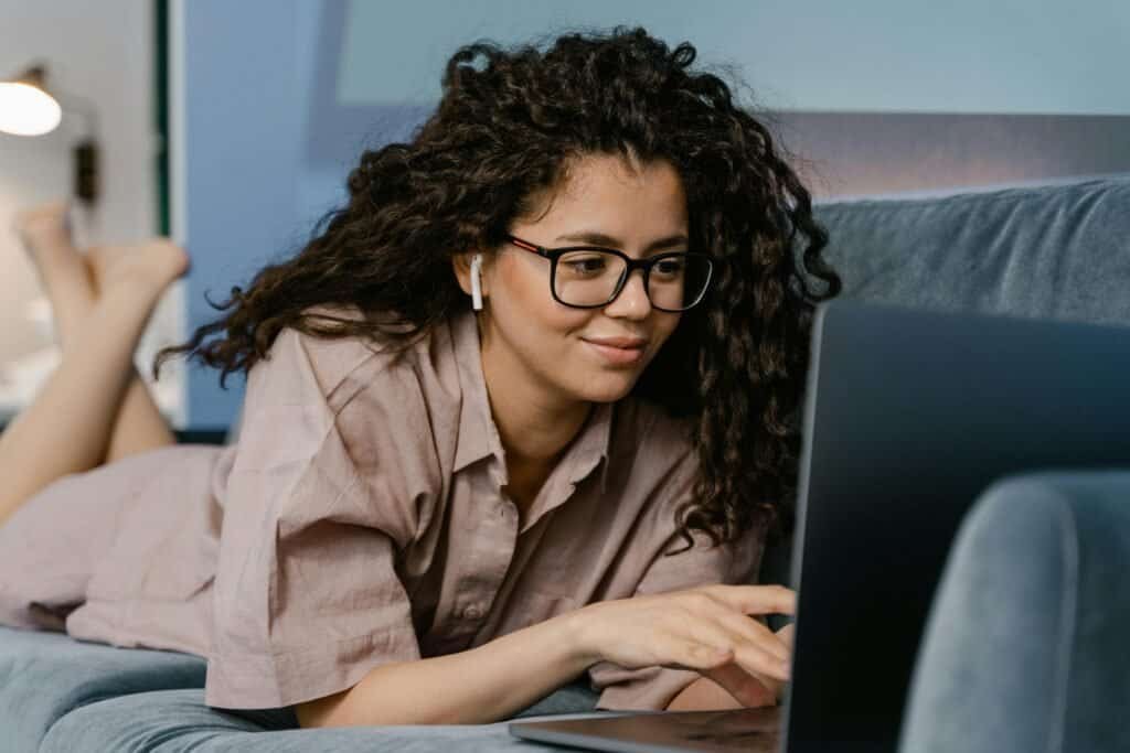 Online Therapy Sessions In Canada: What You Need To Know 1 Online therapy sessions in Canada, virtual therapy Canada, online counselling, online therapy